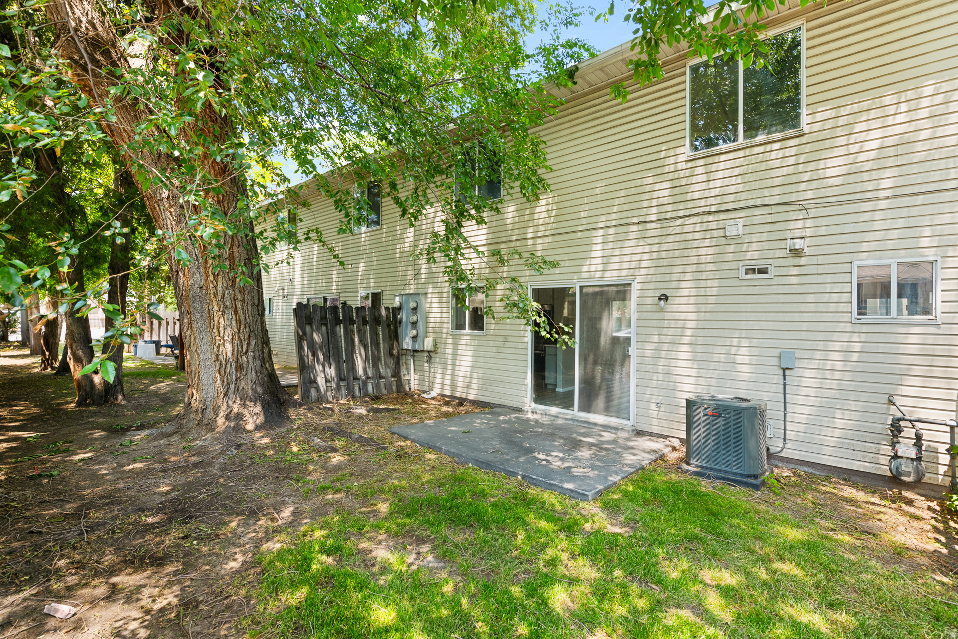 RIVERSIDE COVE - Residential