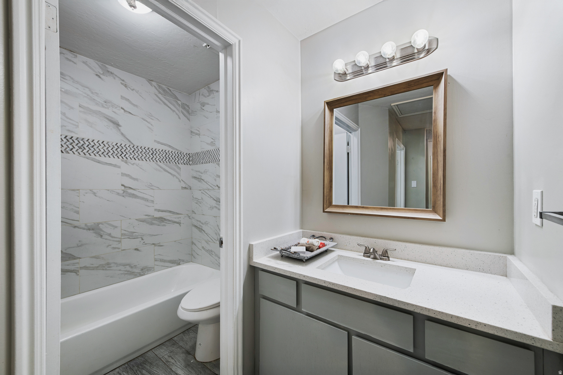 RIVERSIDE COVE - Residential