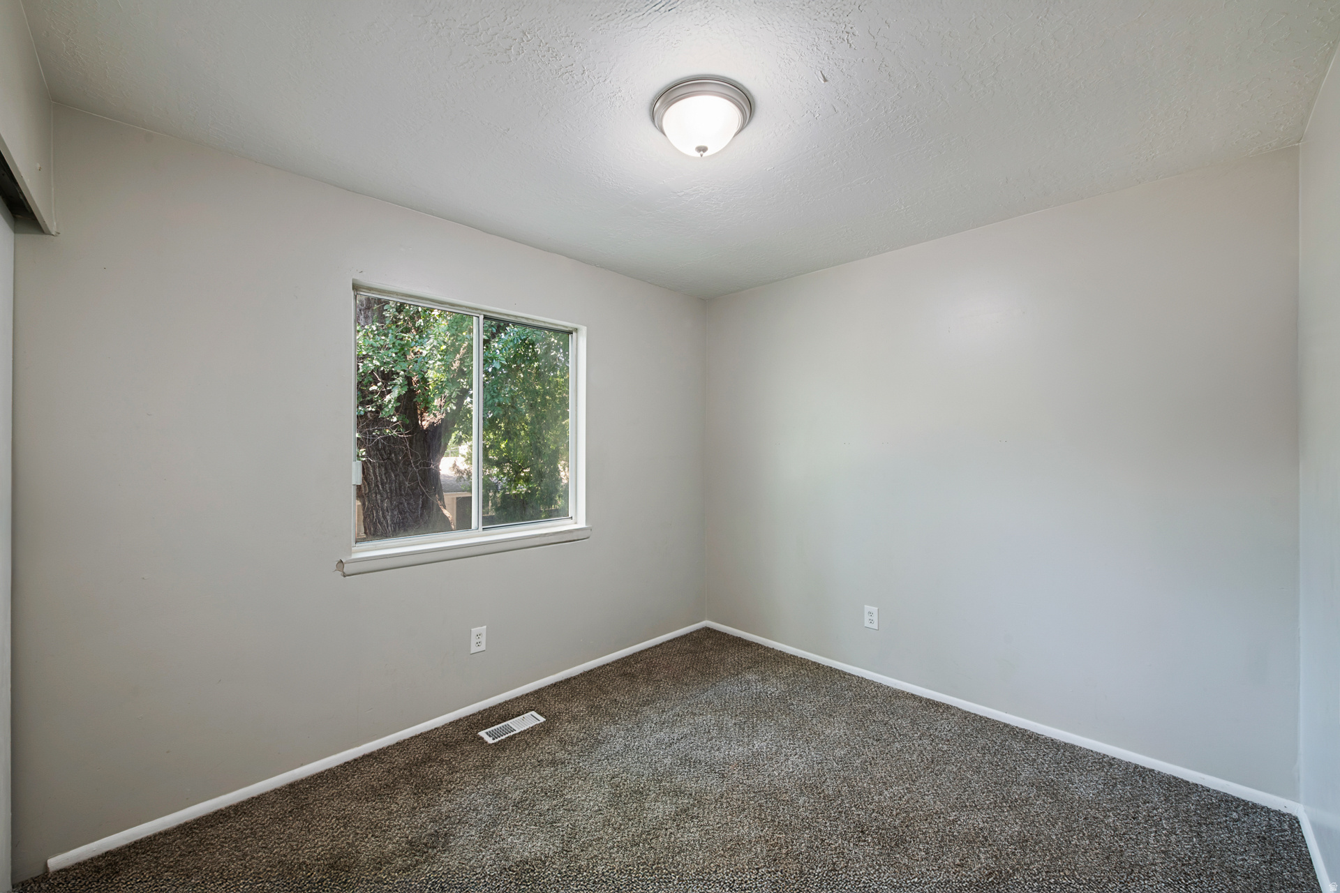 RIVERSIDE COVE - Residential