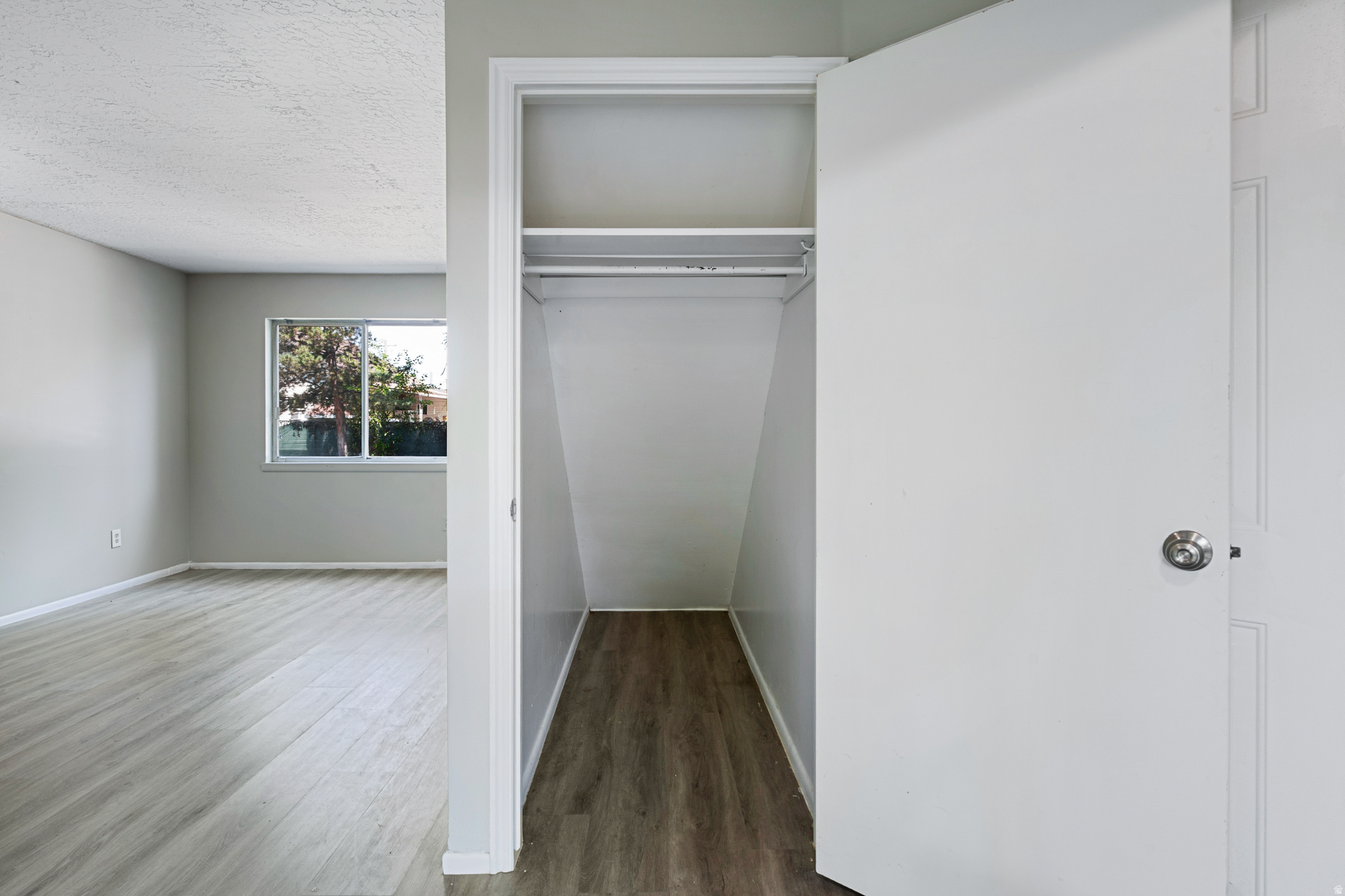 RIVERSIDE COVE - Residential