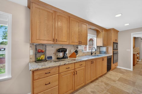 Tiny photo for 563 E 350 N, Bountiful, UT 84010 (MLS # 2163532)