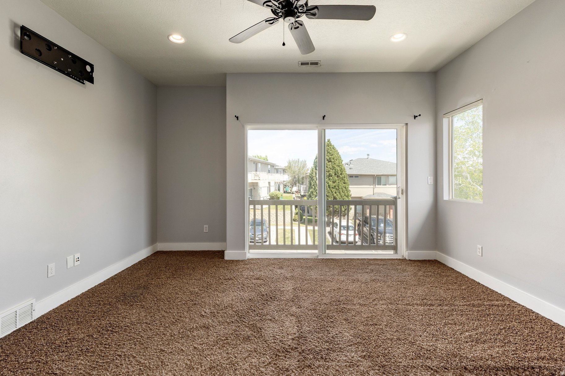 ASPEN SPRINGS - Residential