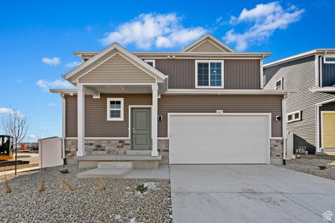 Photo of 43 E BROADWAY DR #1038, Saratoga Springs, UT 84045 (MLS # 2111378)