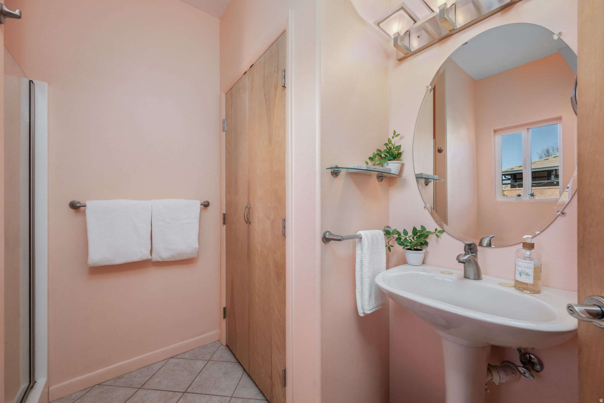 OCKEY HOLLOW - Residential