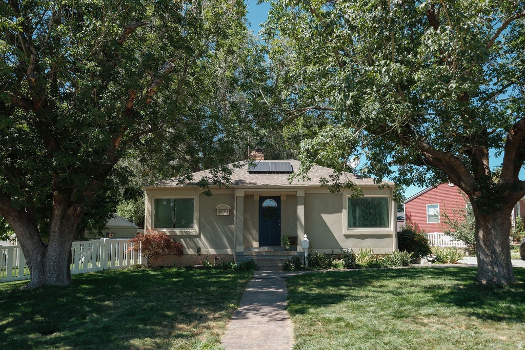 Photo of 153 S LAKEVIEW DR, Clearfield, UT 84015 (MLS # 2180742)