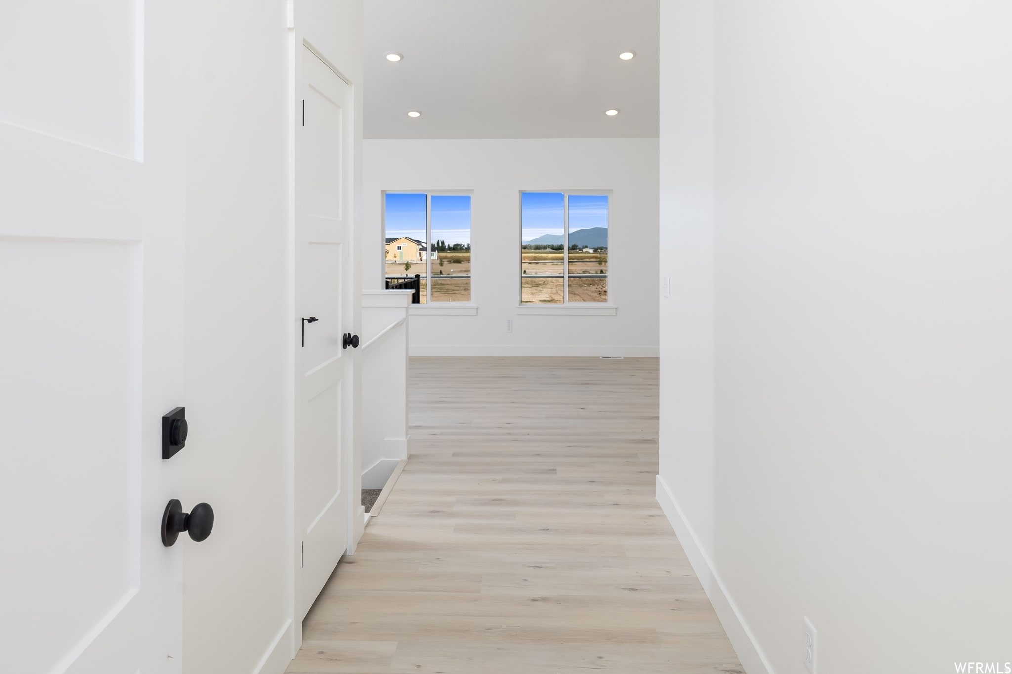 SMILING H - Residential