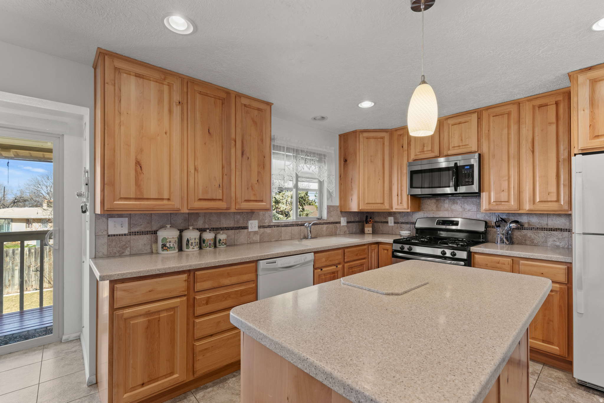 THOMPSON PACKER - Residential