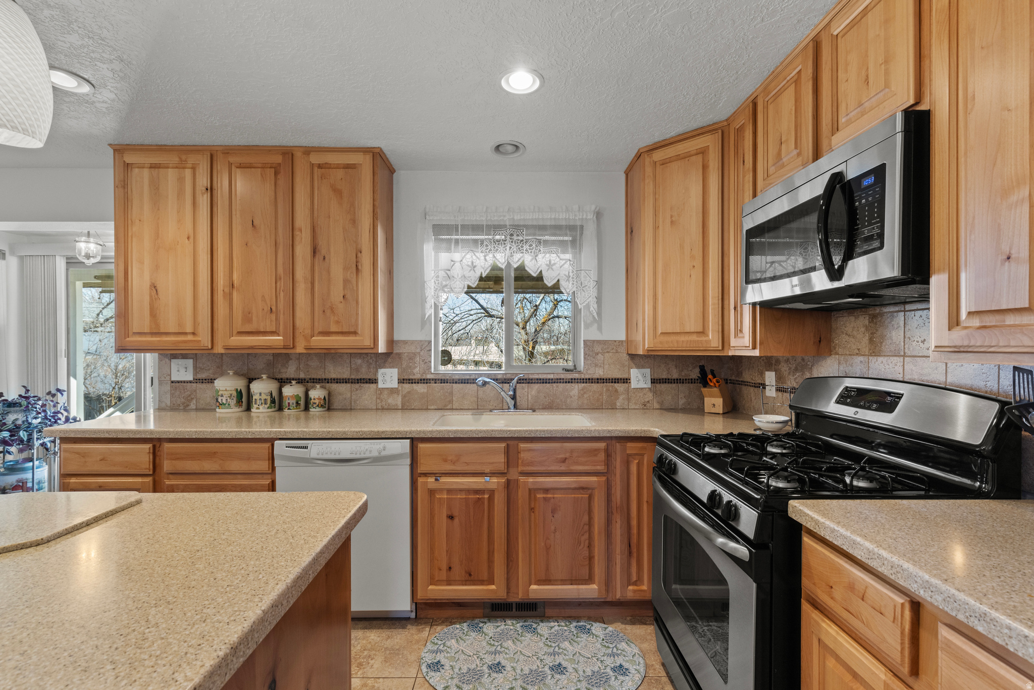 THOMPSON PACKER - Residential