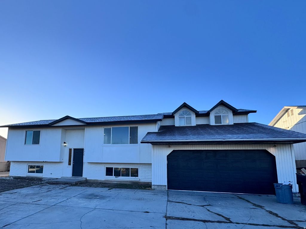 Photo of 5329 W 5150 S, Salt Lake City, UT 84118 (MLS # 2128270)