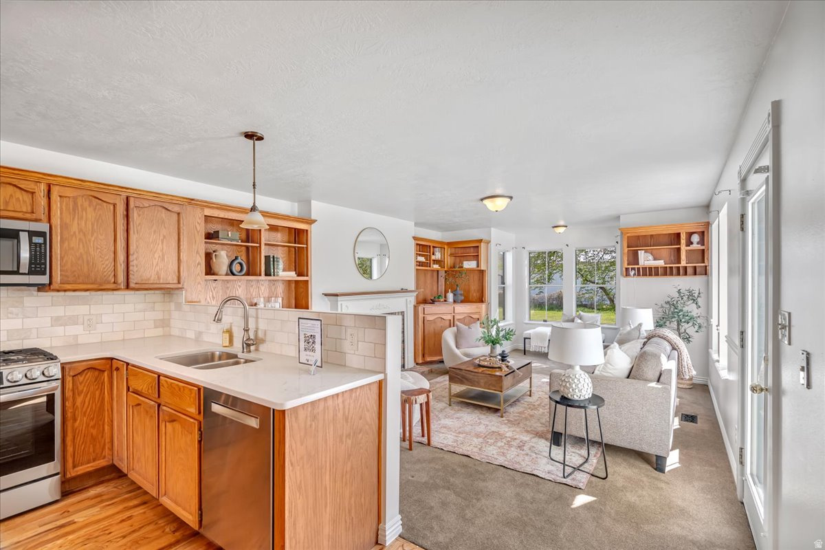 MAPLE BREEZE - Residential