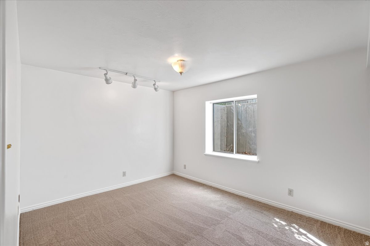 MAPLE BREEZE - Residential