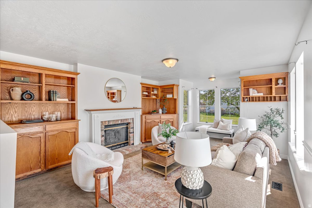 MAPLE BREEZE - Residential