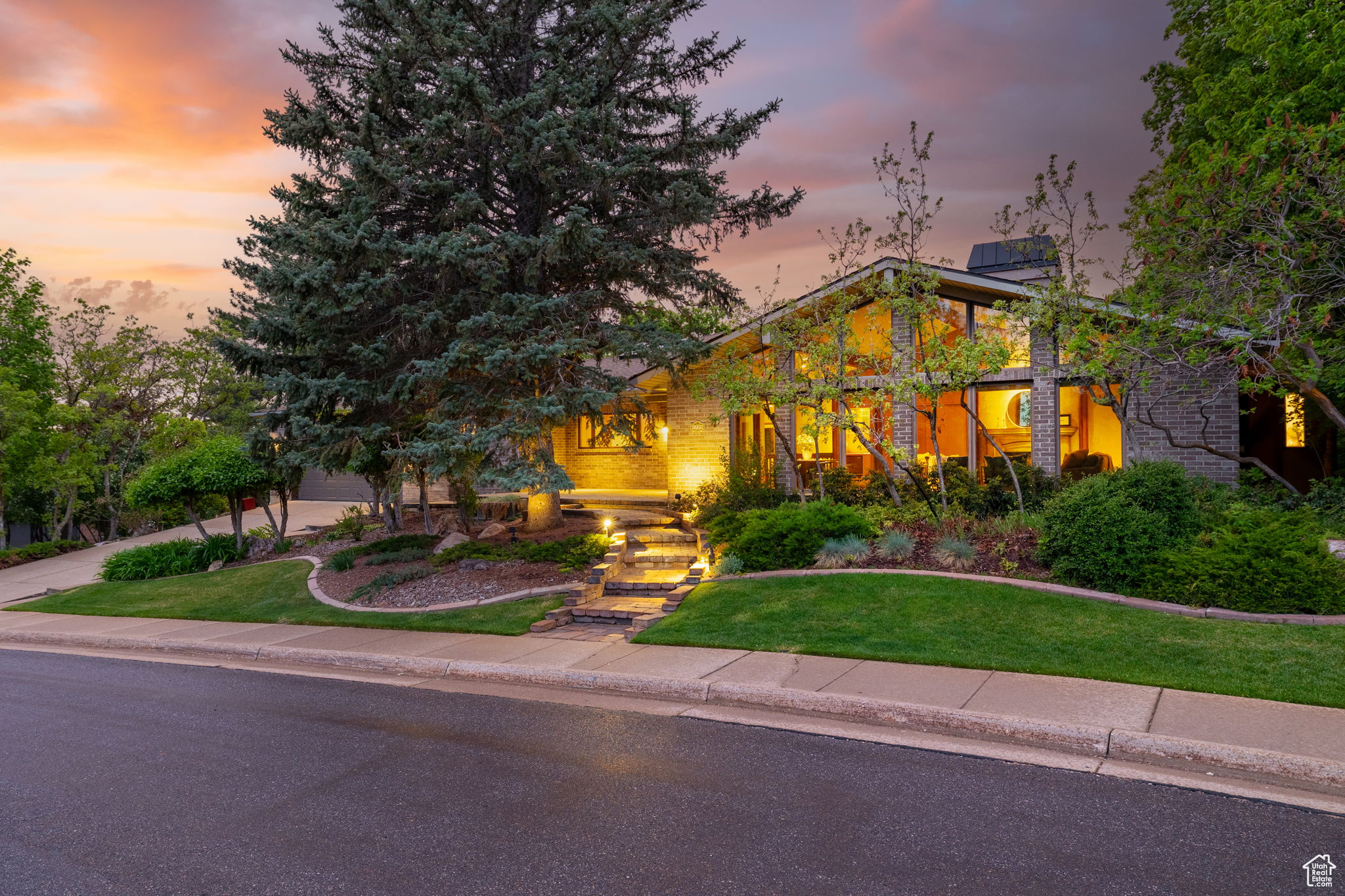 1728 Whispering Oaks Dr, Ogden, Utah image 1
