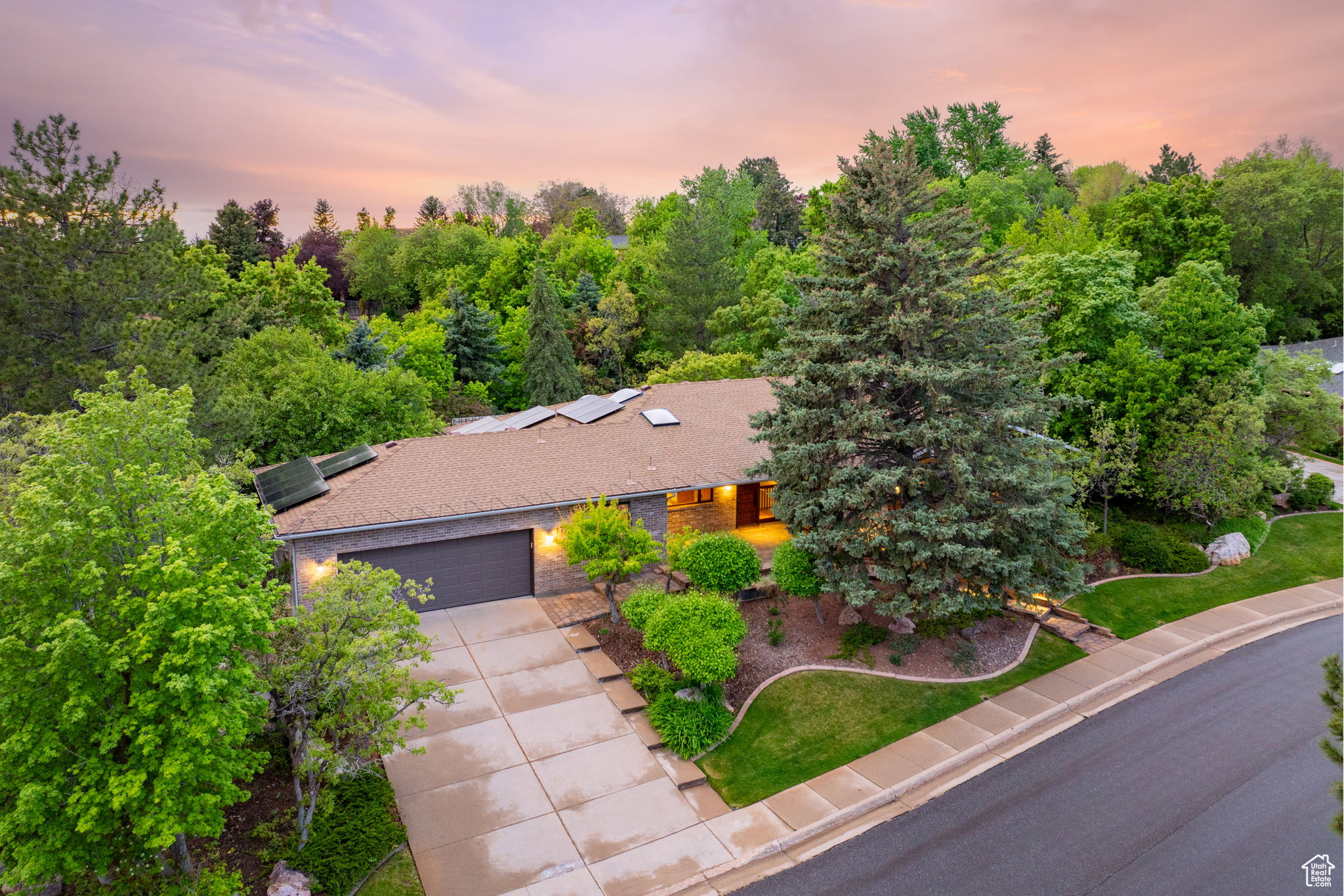 1728 Whispering Oaks Dr, Ogden, Utah image 2