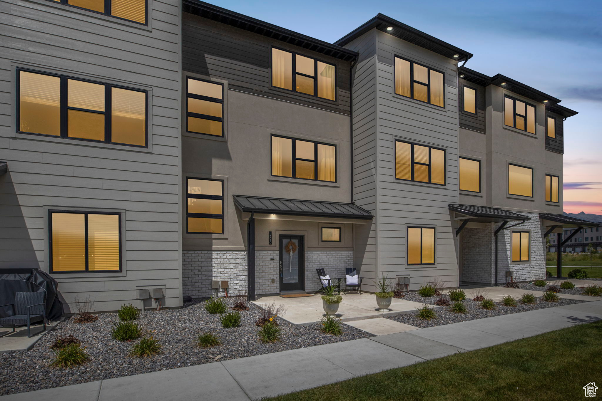 LAKESHORE LANDING - Residential