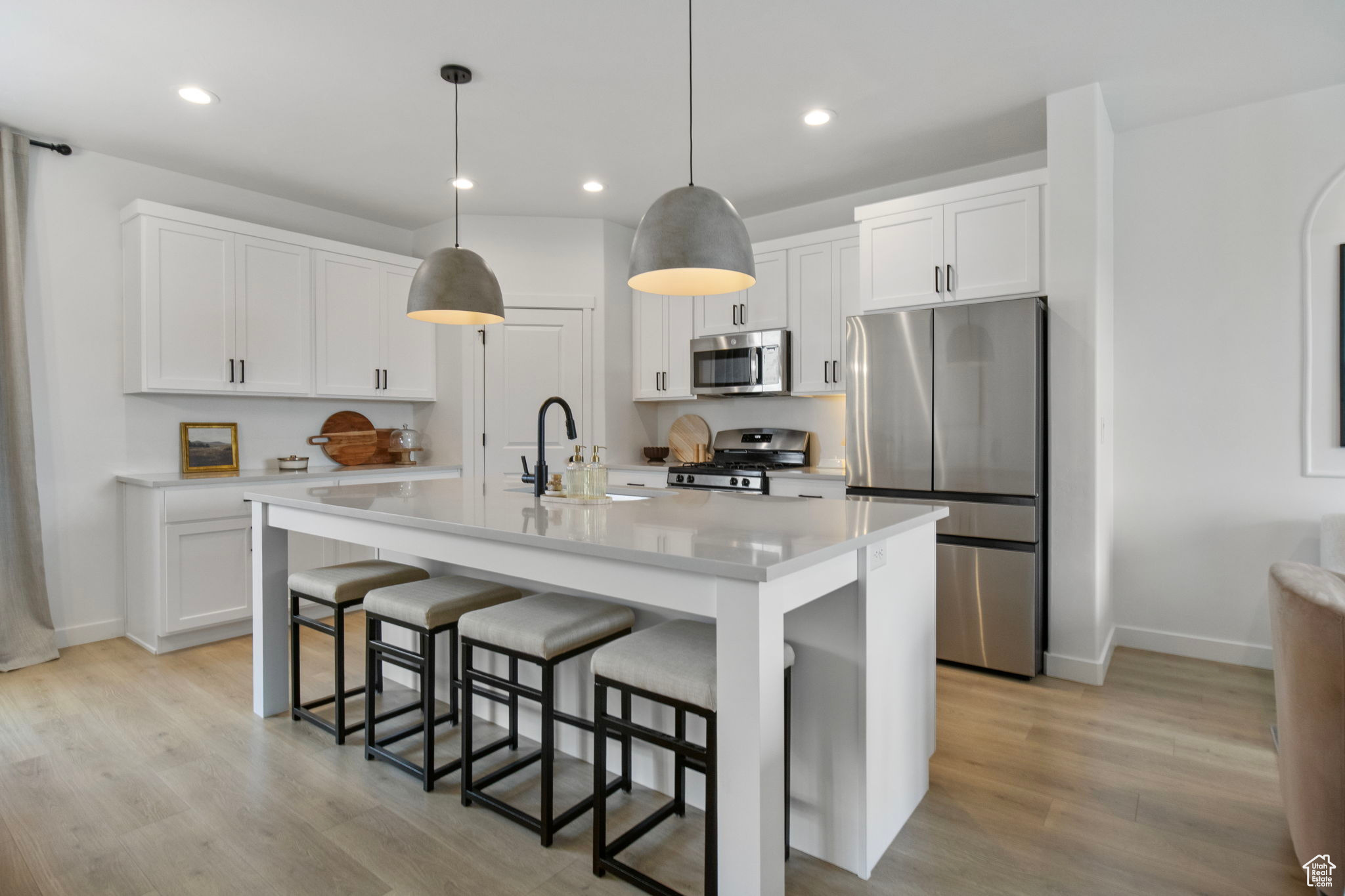 LAKESHORE LANDING - Residential