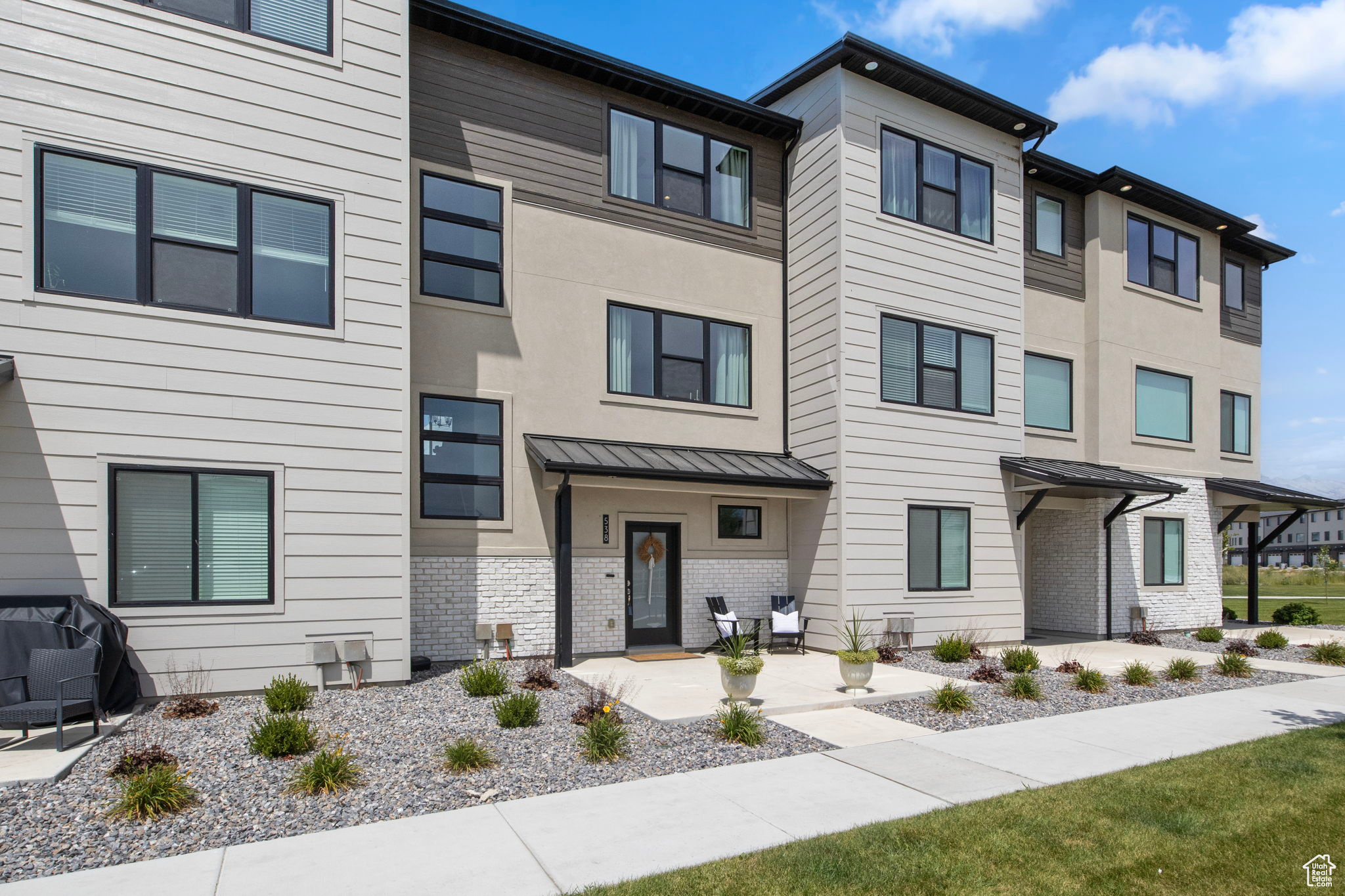 LAKESHORE LANDING - Residential