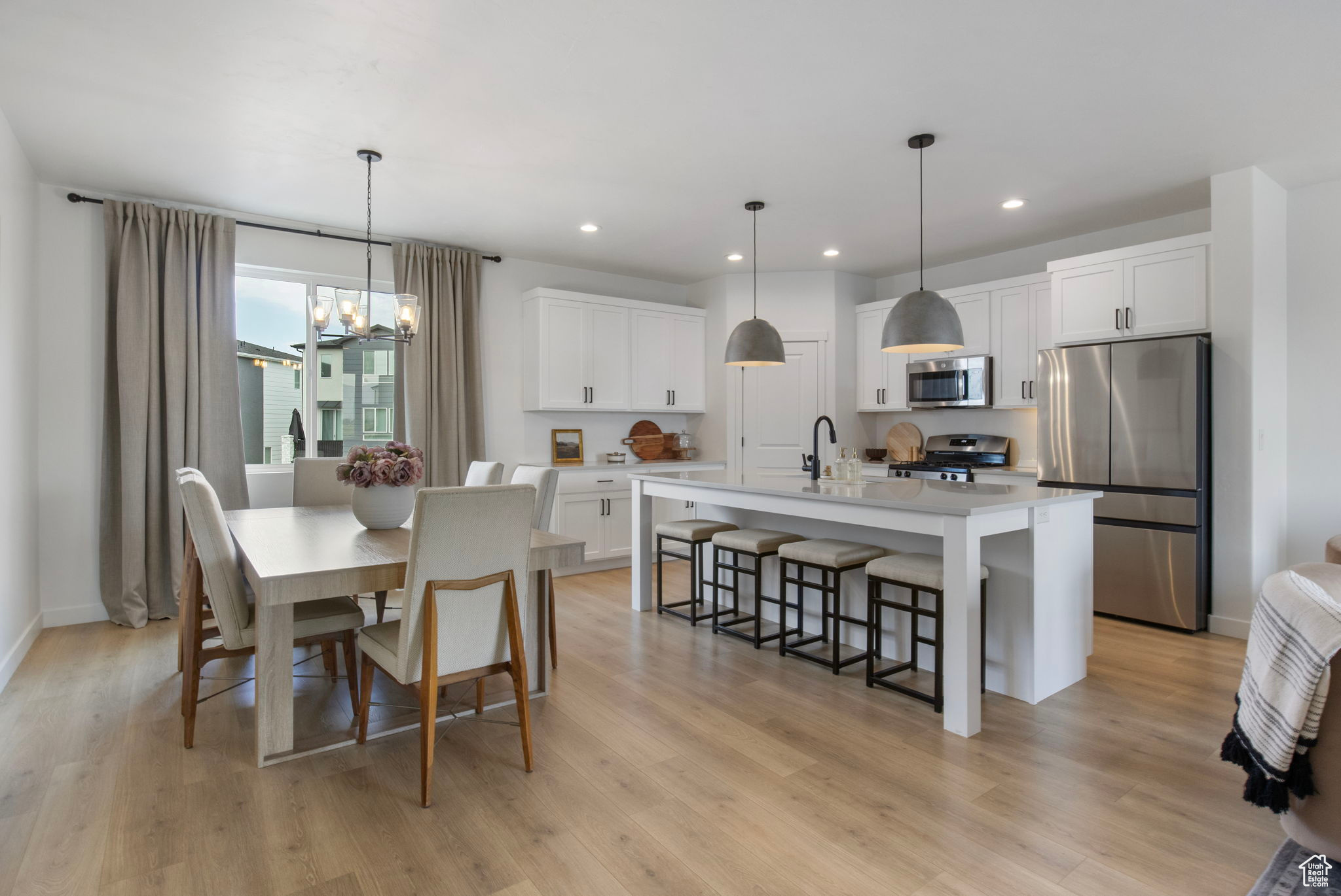 LAKESHORE LANDING - Residential