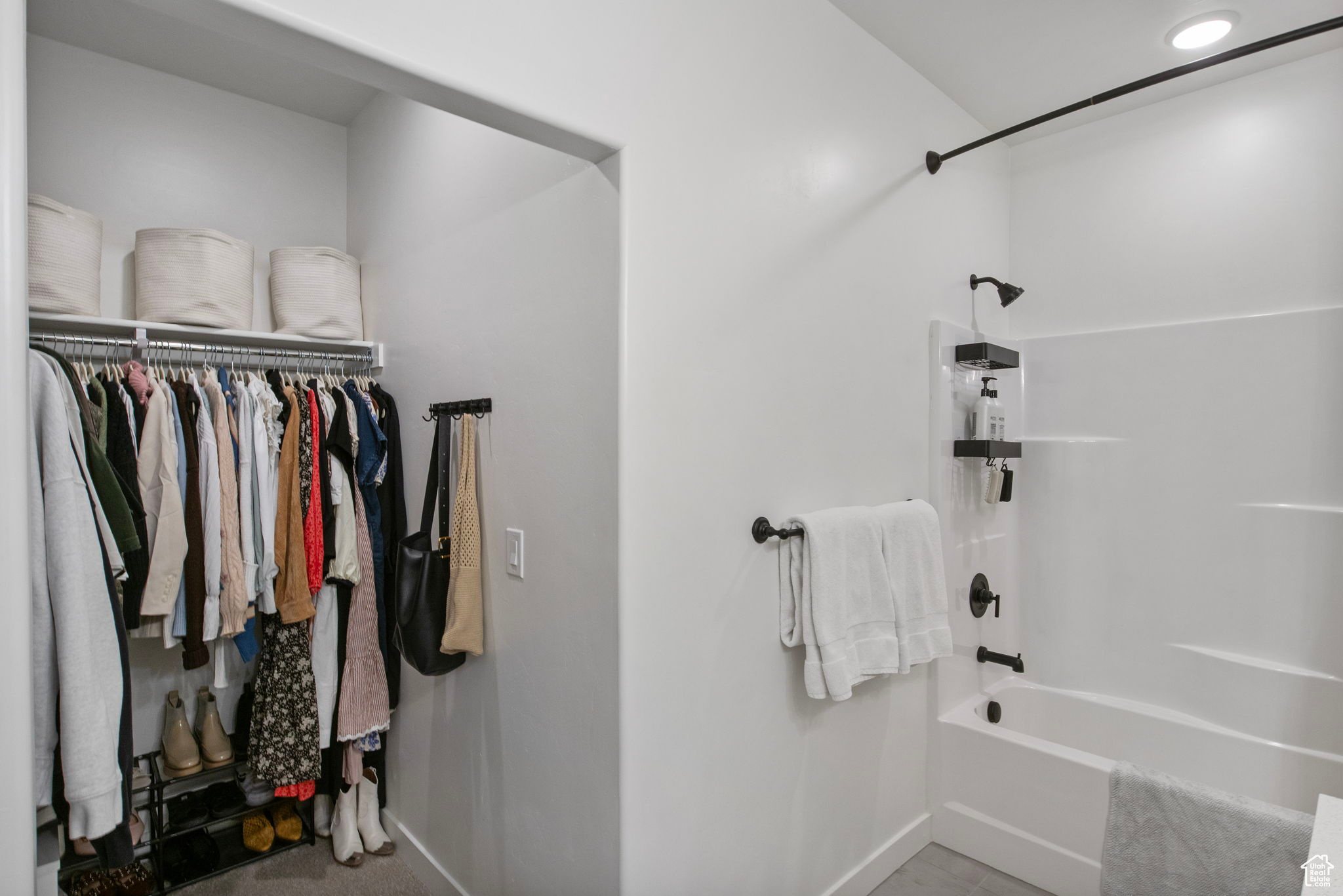 LAKESHORE LANDING - Residential