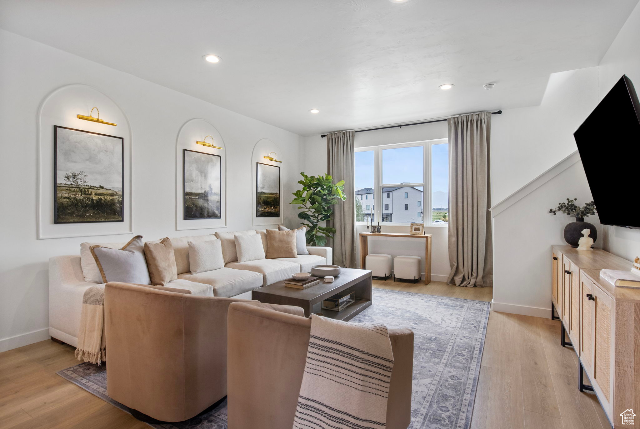 LAKESHORE LANDING - Residential