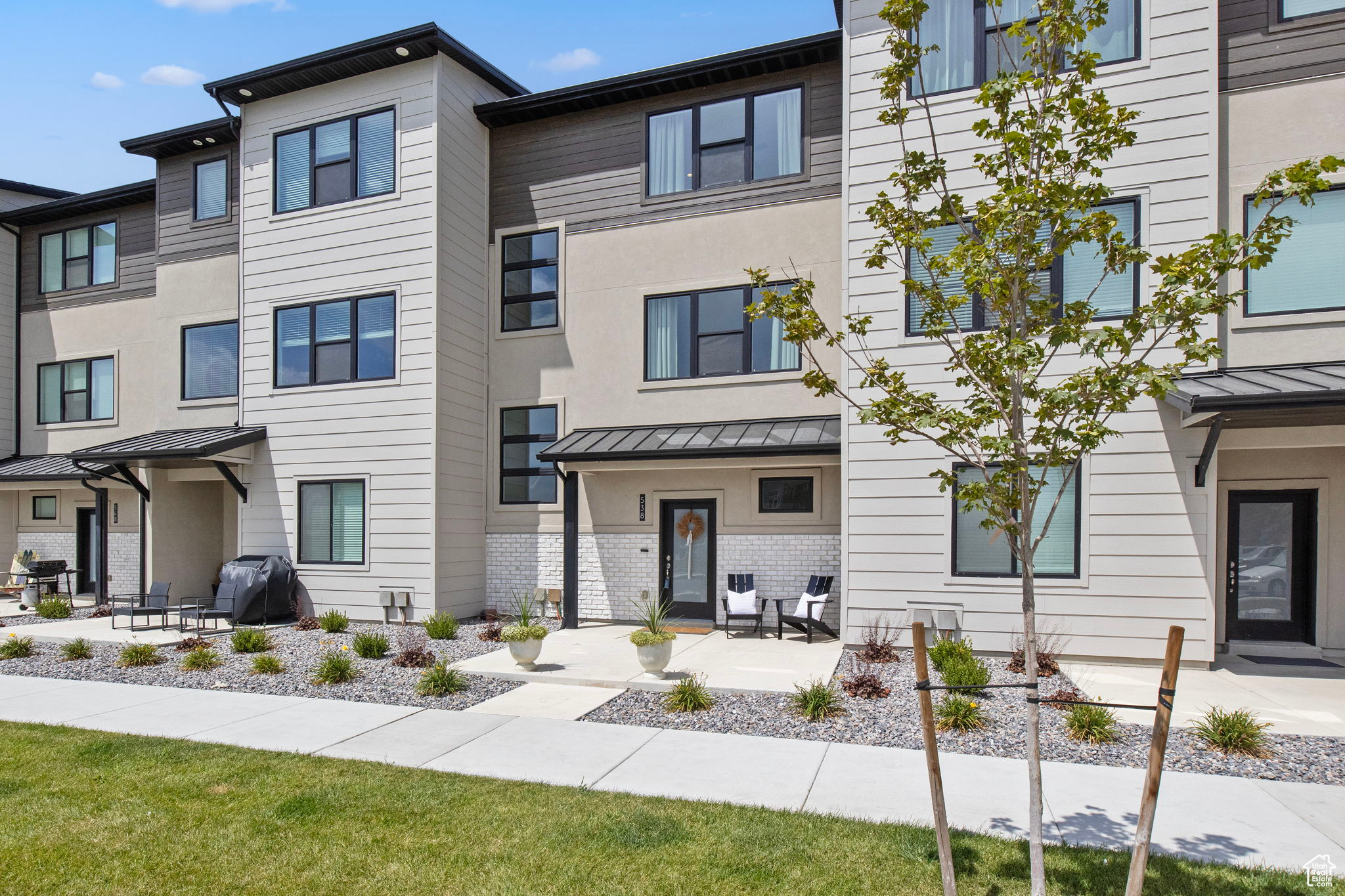 LAKESHORE LANDING - Residential