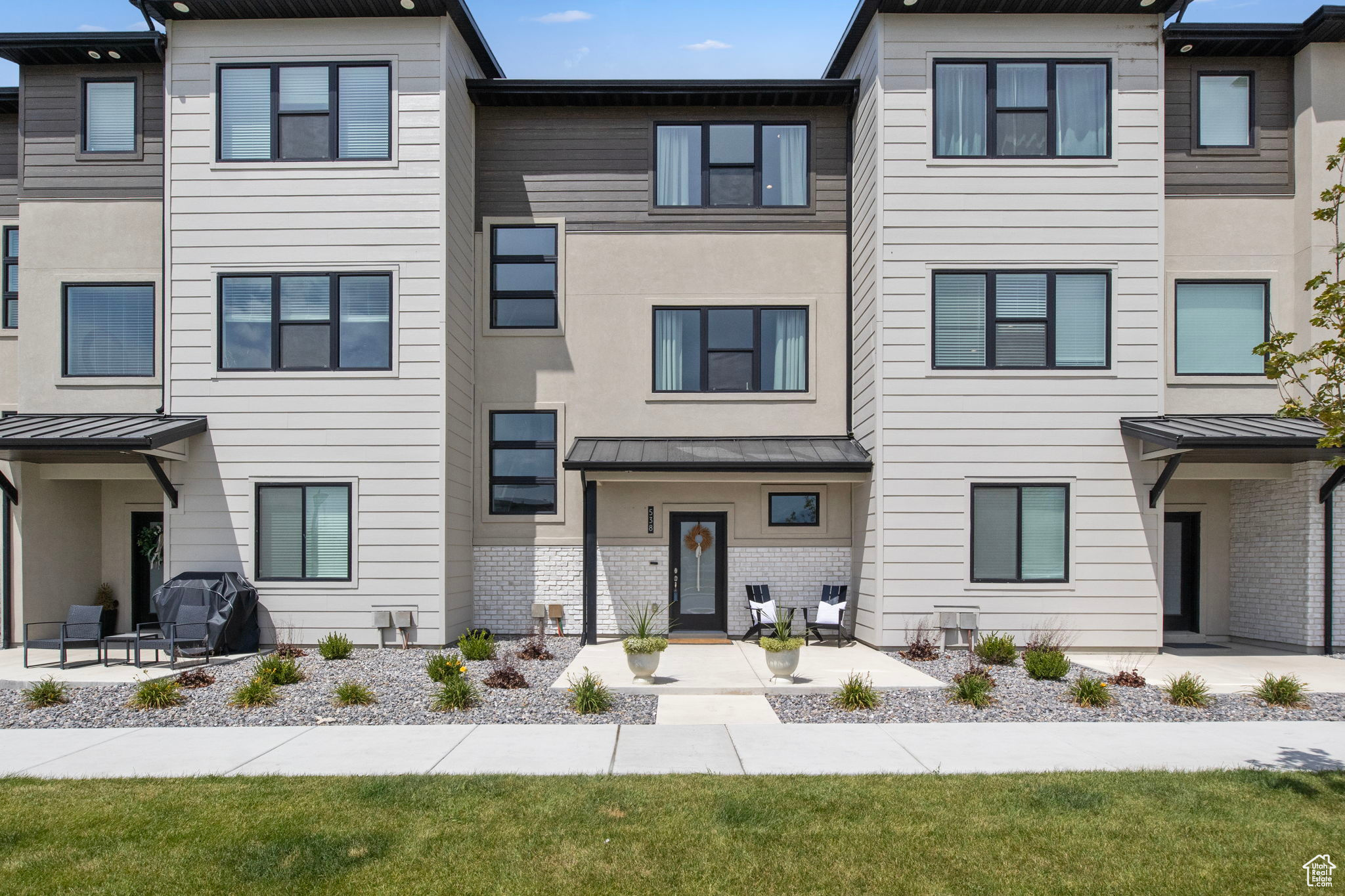 LAKESHORE LANDING - Residential