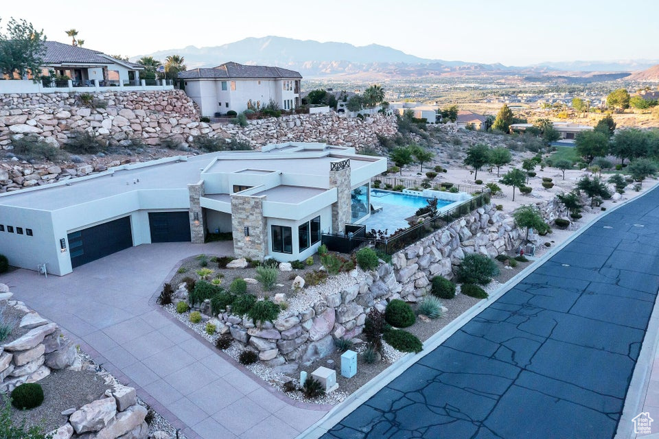 STONE CLIFF - Residential
