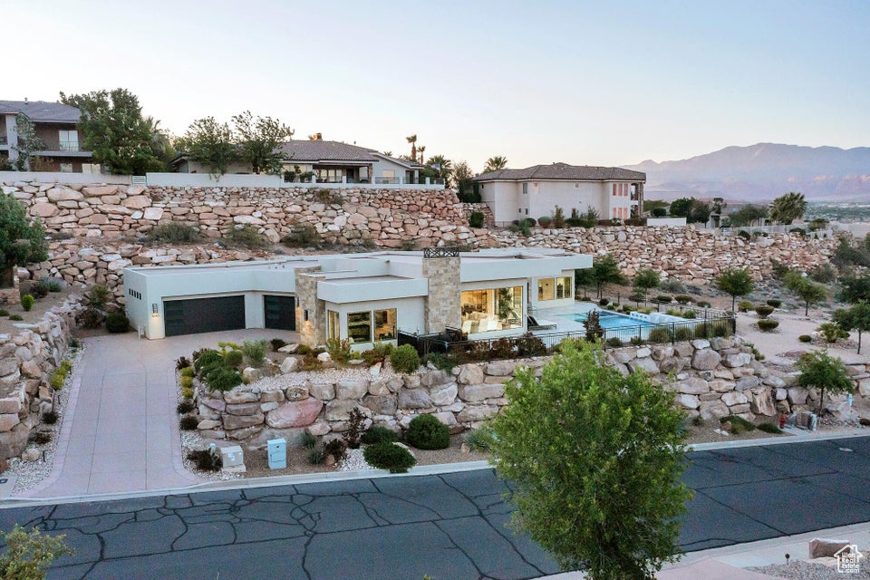 STONE CLIFF - Residential