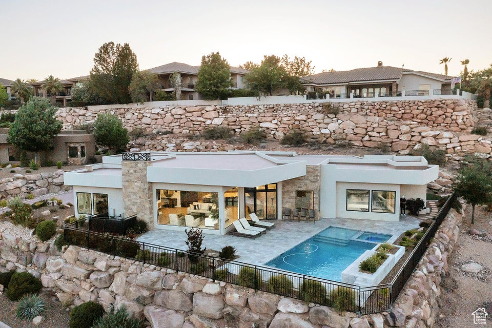 STONE CLIFF - Residential
