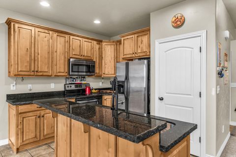 Tiny photo for 10437 S SAGE VISTA WAY W, South Jordan, UT 84095 (MLS # 2137852)