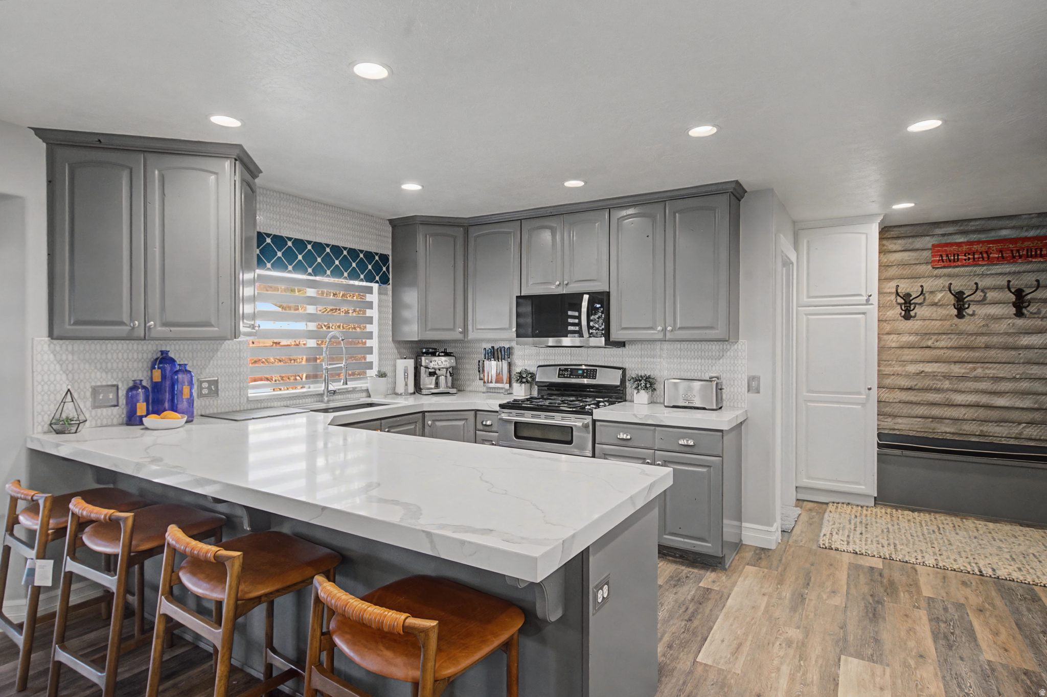 VALLEY VIEW - Residential