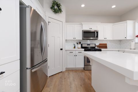 Tiny photo for 829 E 380 S, American Fork, UT 84003 (MLS # 2148972)