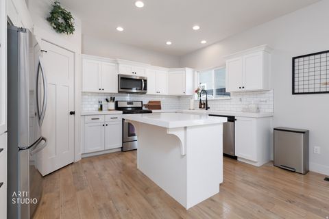 Tiny photo for 829 E 380 S, American Fork, UT 84003 (MLS # 2148972)