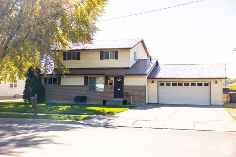 Photo of 995 W 250 N, Vernal, UT 84078 (MLS # 2190119)