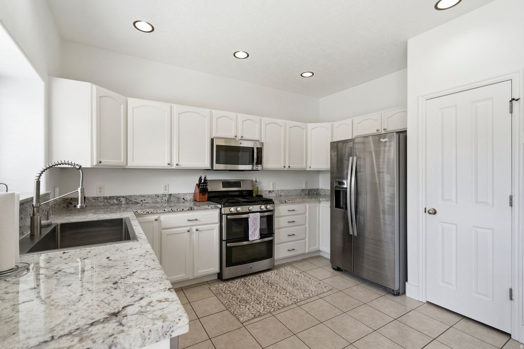 Photo of 8757 N JEFFERSON DR, Eagle Mountain, UT 84005 (MLS # 2150969)