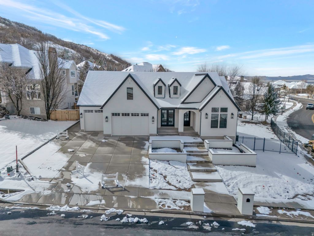 Photo of 664 S WILDFLOWER CIR, North Salt Lake, UT 84054 (MLS # 2142044)