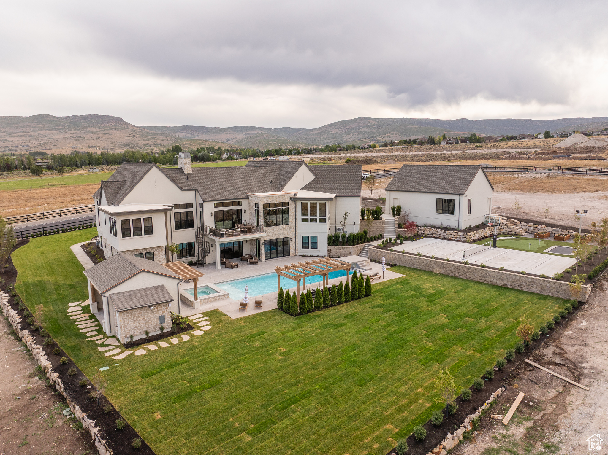 MEADOW VIEWS - Residential