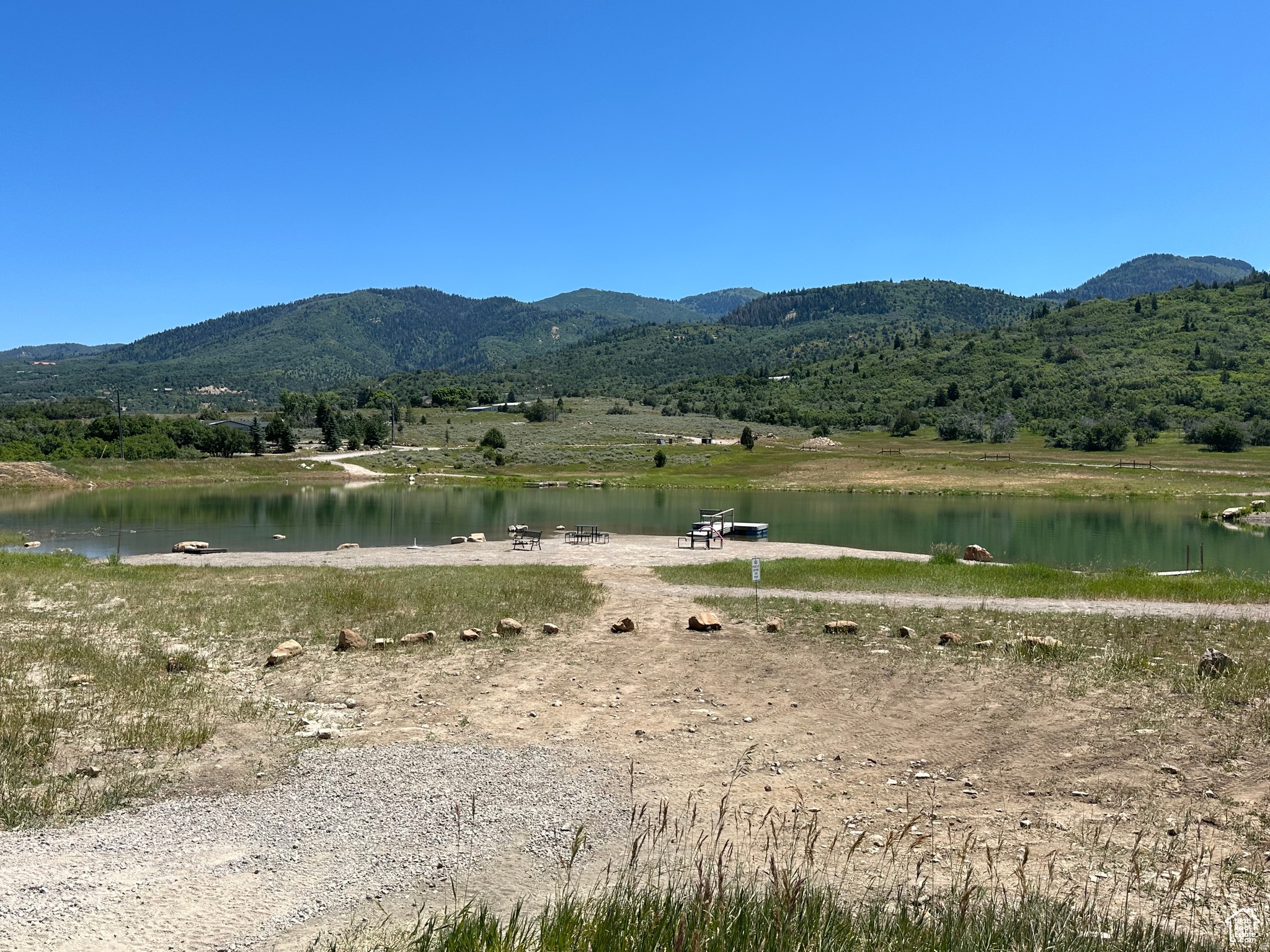 WHISPERING PINES III - Land