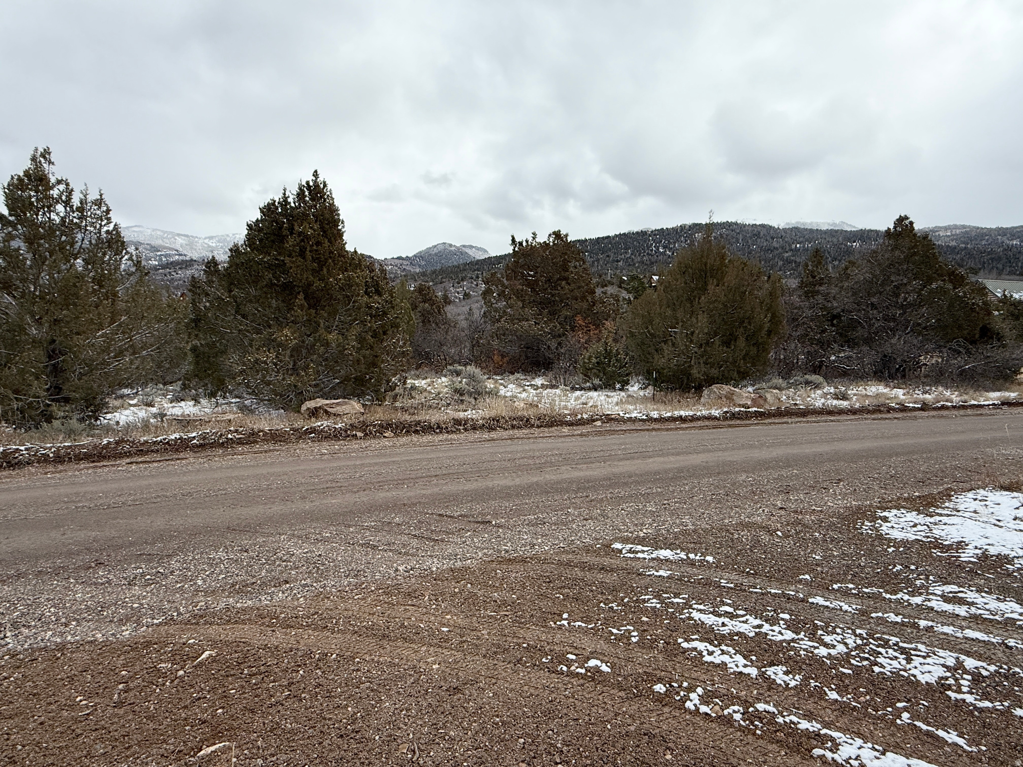 WHISPERING PINES III - Land