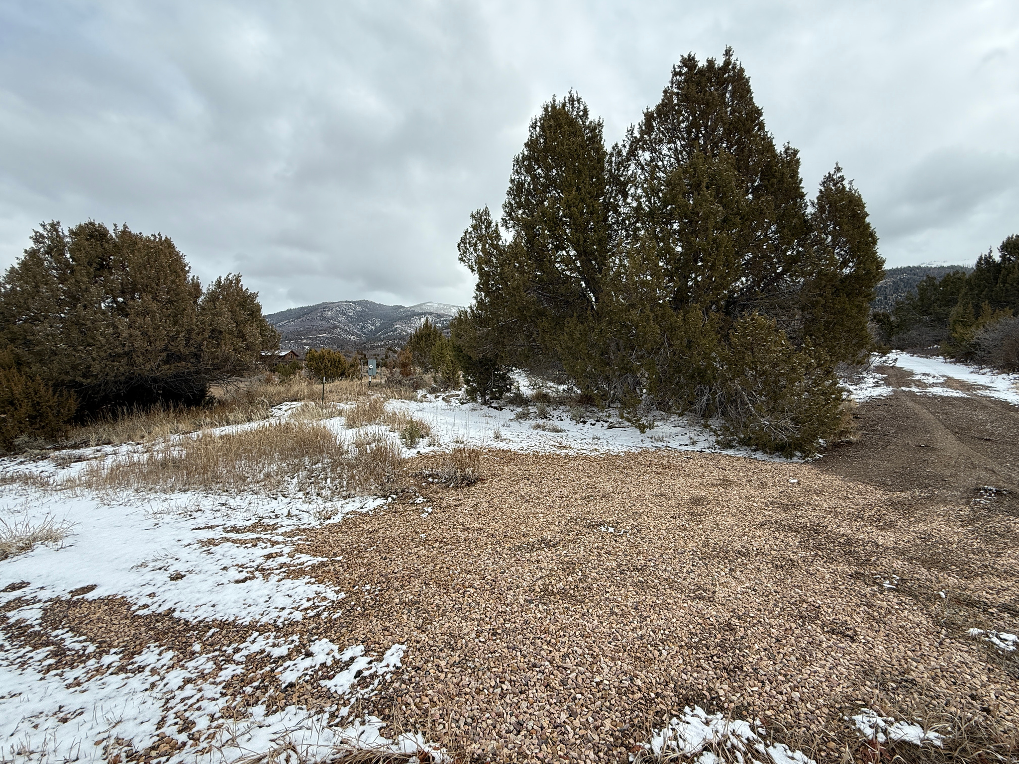 WHISPERING PINES III - Land