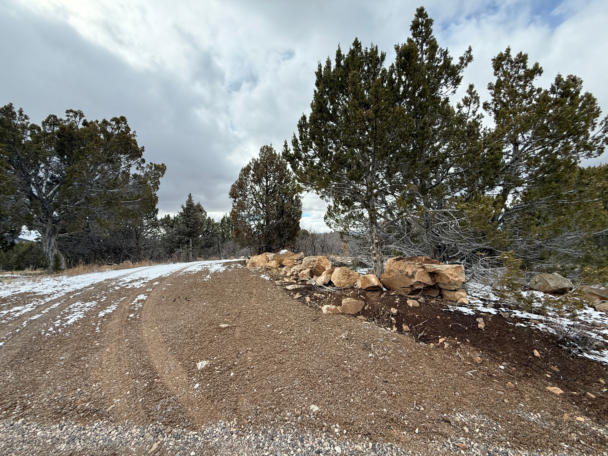 WHISPERING PINES III - Land