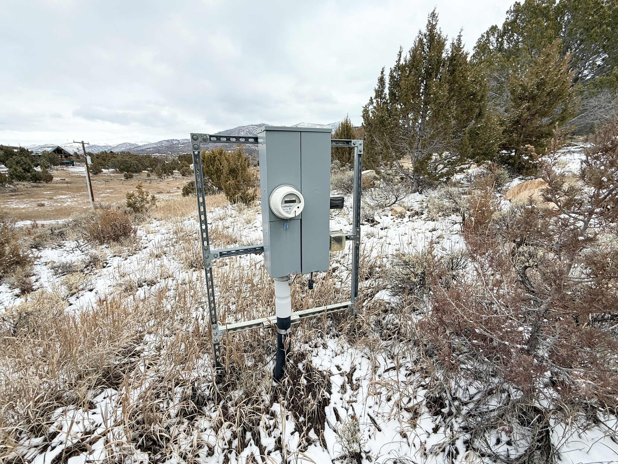 WHISPERING PINES III - Land