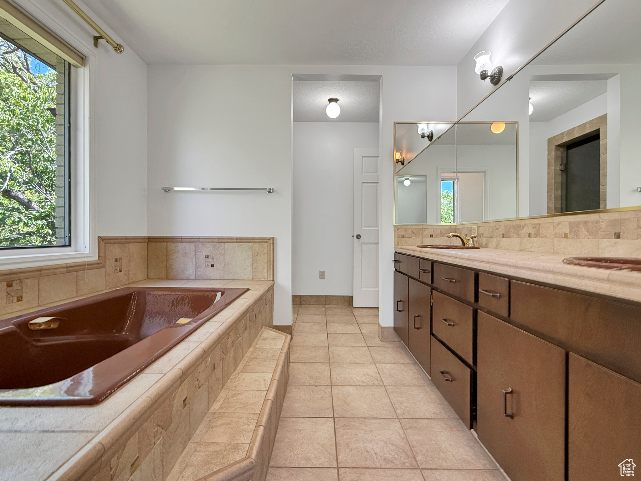 CARRIAGE HILL ESTATES - Residential