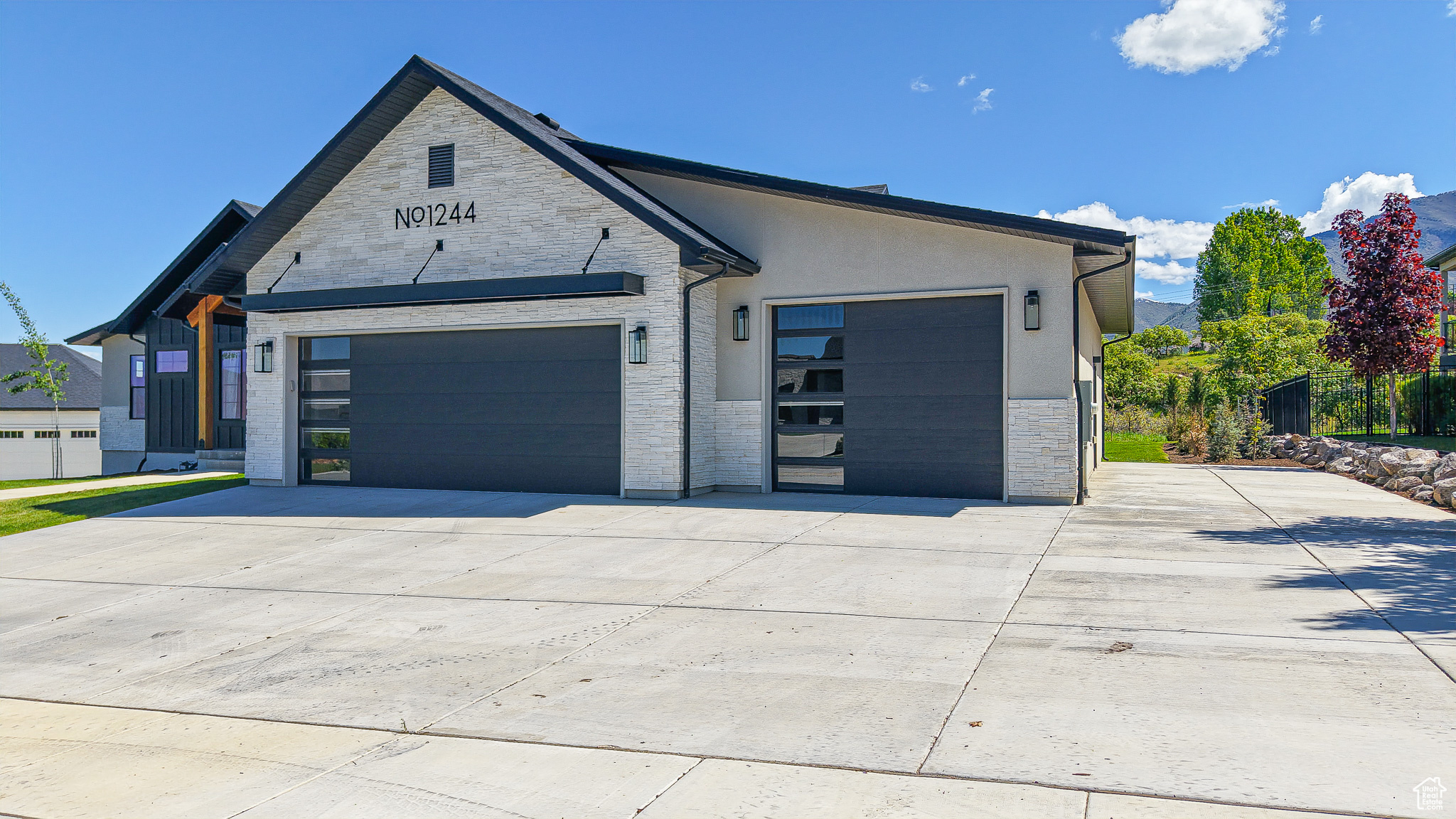 PREMIER POINT - Residential