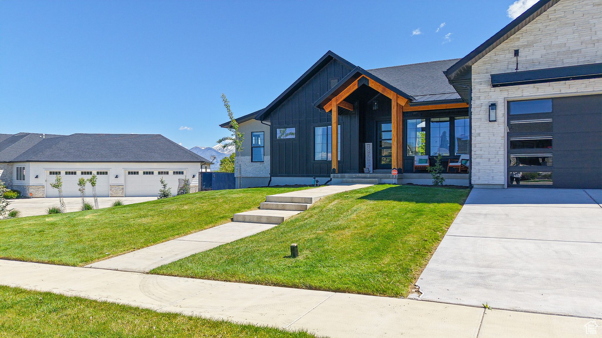 PREMIER POINT - Residential