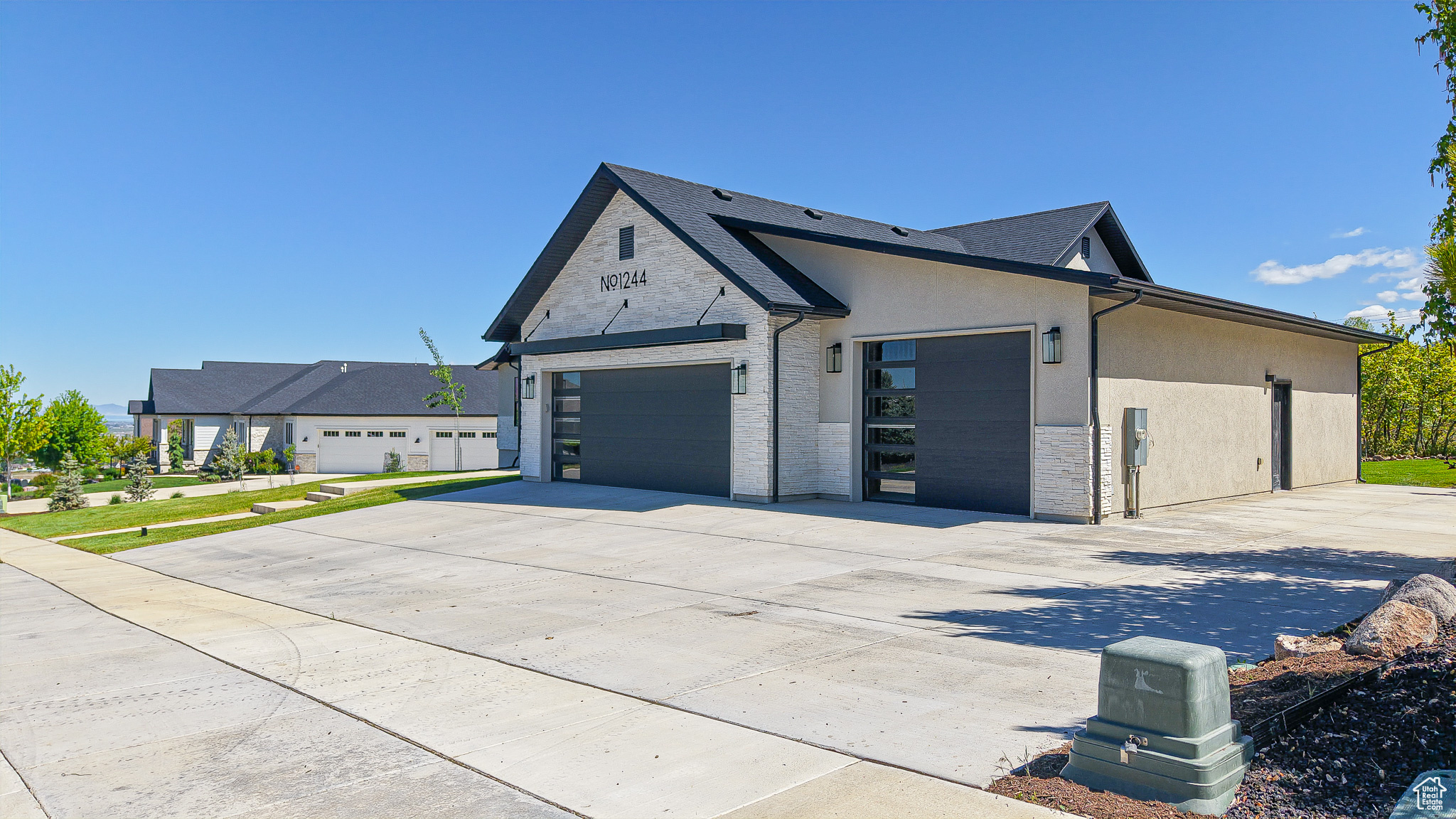 PREMIER POINT - Residential