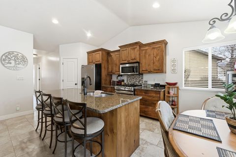 Tiny photo for 56 WHITAKER CIR, Kaysville, UT 84037 (MLS # 2141317)
