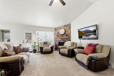 Tiny photo for 56 WHITAKER CIR, Kaysville, UT 84037 (MLS # 2141317)