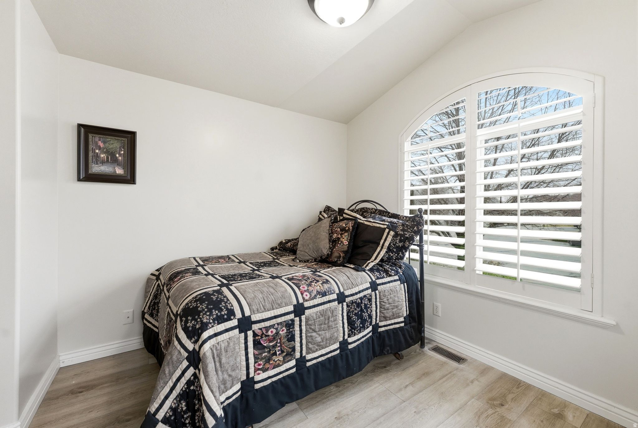 WHIT'S COURT - Residential