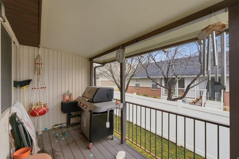 Tiny photo for 56 WHITAKER CIR, Kaysville, UT 84037 (MLS # 2141317)